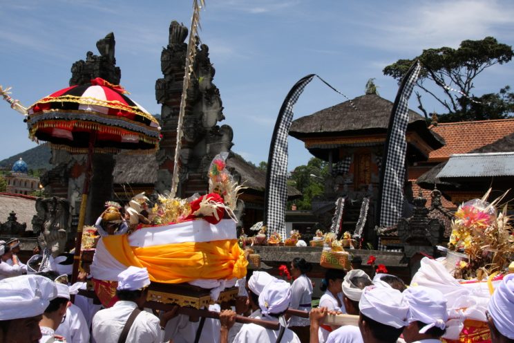 Bali, temppeliseremonia: Pura Ulun Danu Bratan